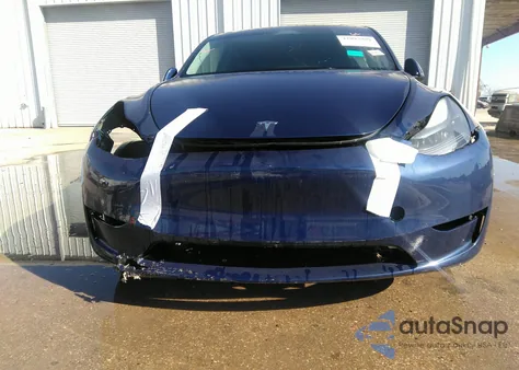 2024 Tesla Model Y from USA, damaged, VIN 7SAYGDEE7RA239148